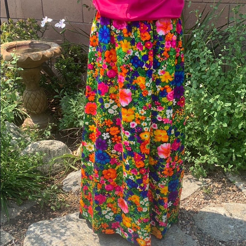 That 70’s vibe “Totally Vintage Maxi Skirt” - Picture 2 of 10